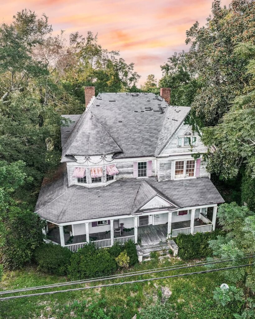 The Mystery of the Abandoned Mansion