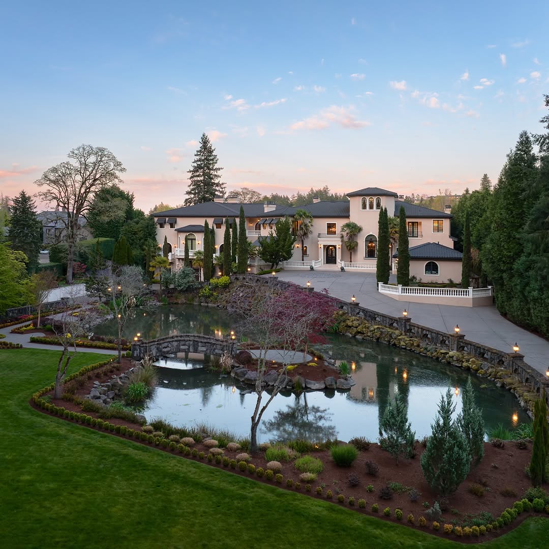 A $9.95 Million Lake Oswego Mansion That’s Straight Out of a Movie