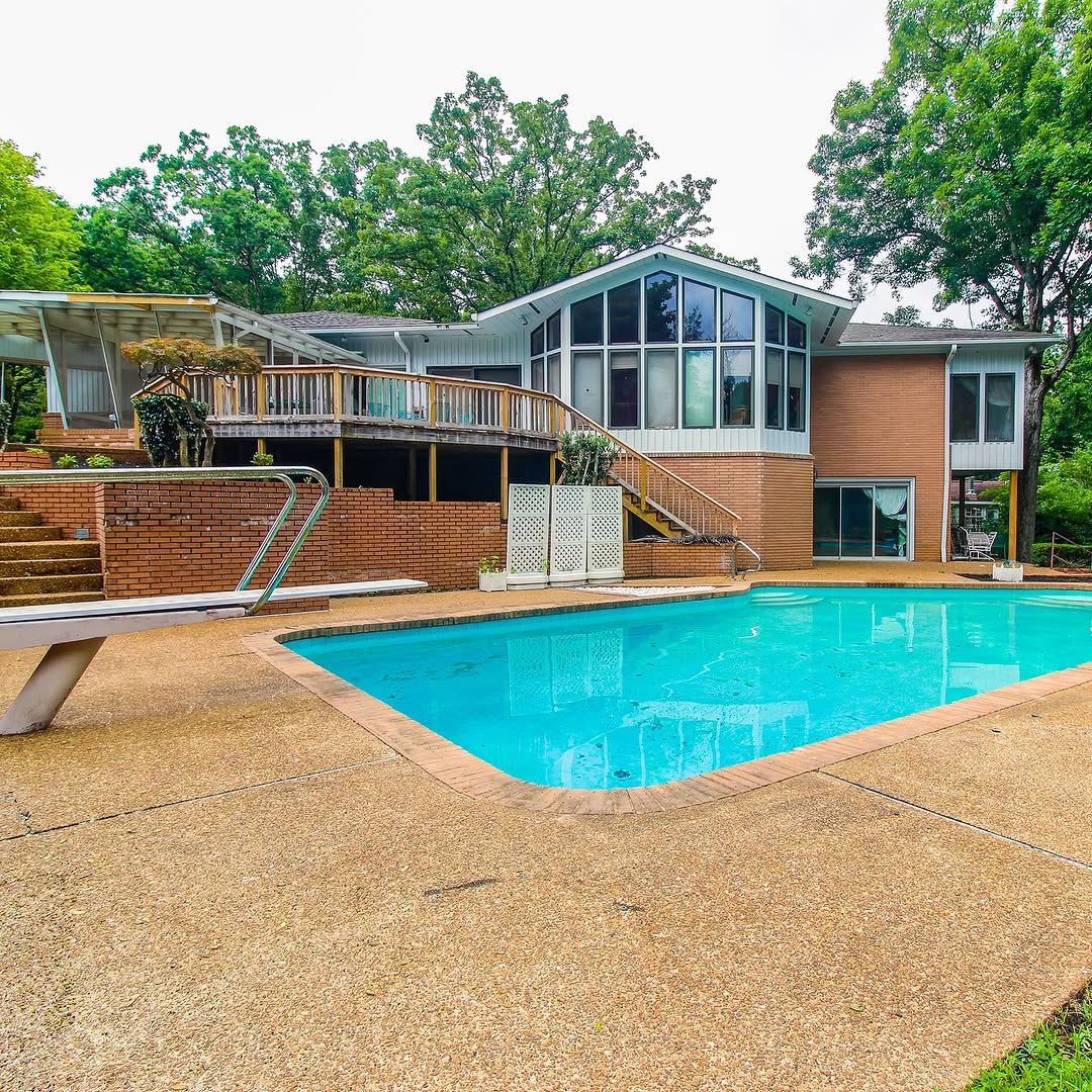 This 1963 Better Homes & Gardens Home