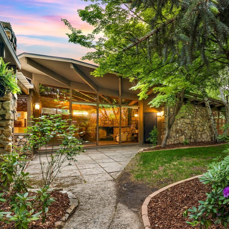 The Sundial House: Boise’s Mid-Century Modern Dream Home That’s Stealing Hearts
