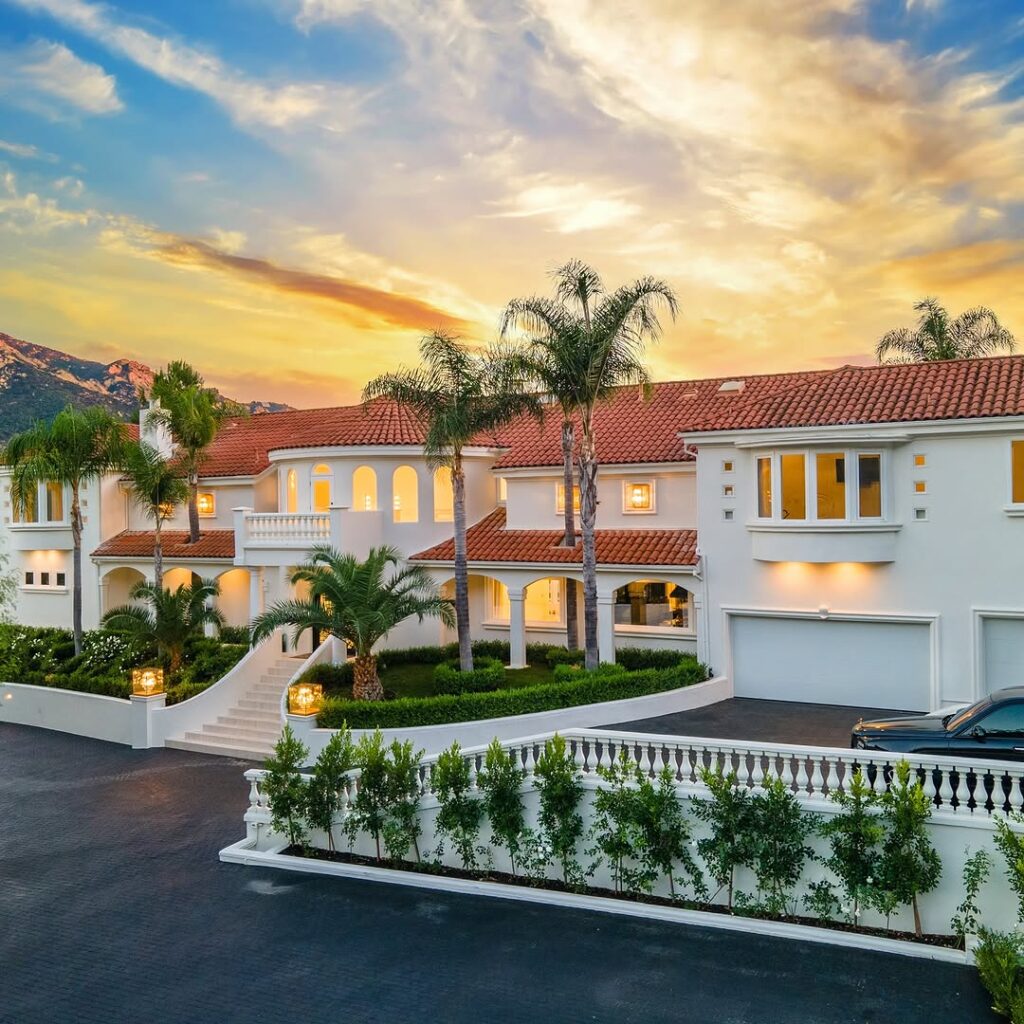 John Stamos' Former Home Gets a Stunning Modern Makeover