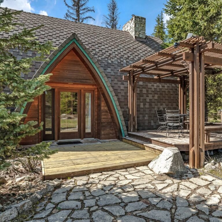 Discovering Curvilinear Triangles: A Design Journey on 10 Acres in Nordman, Idaho