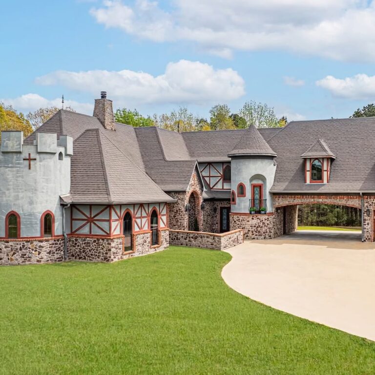 Castle at Home in Gilmer